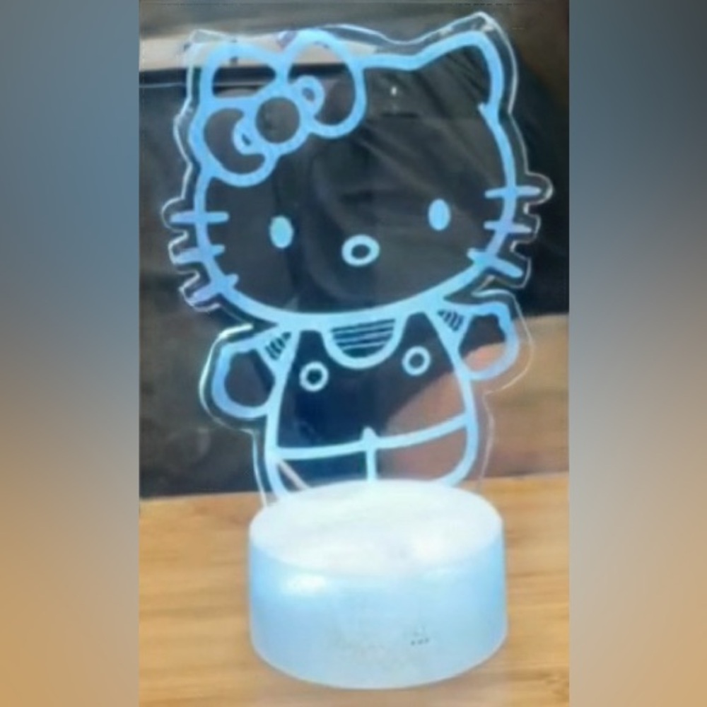 Hello Kitty LED Night Light - Picture 7 of 7